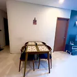 Spacious Living Suites 2 Min To Twin Tower