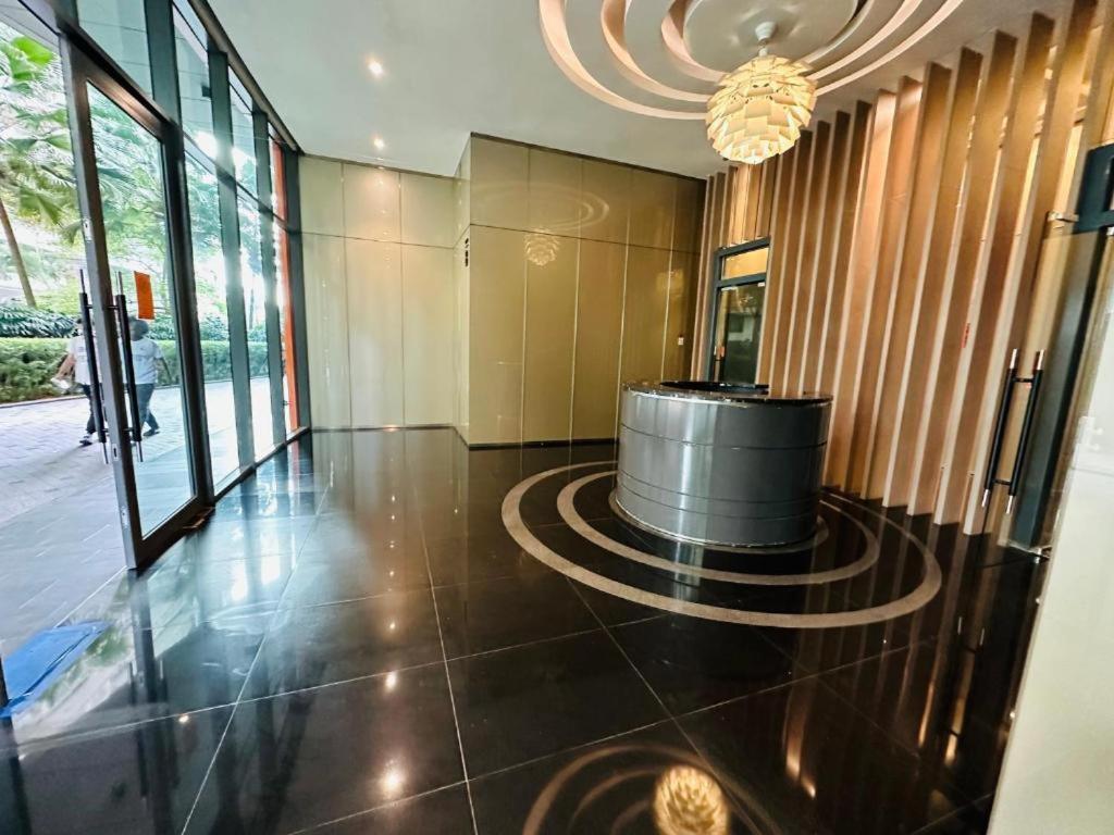 Spacious Living 2 Min To Twin Tower *